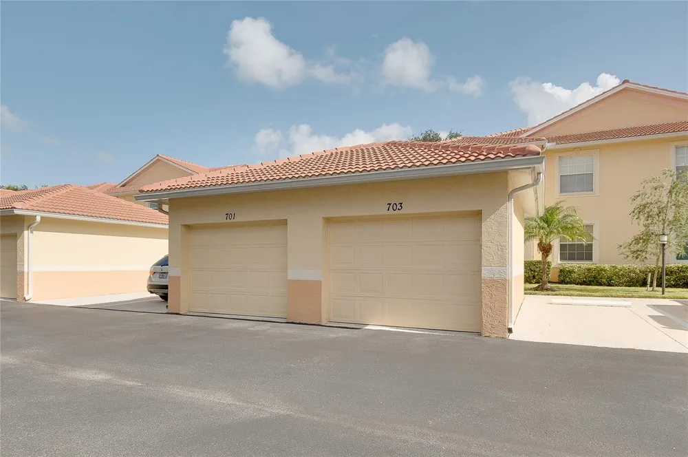 703 CASA DEL LAGO WAY #703 Venice, FL 34292