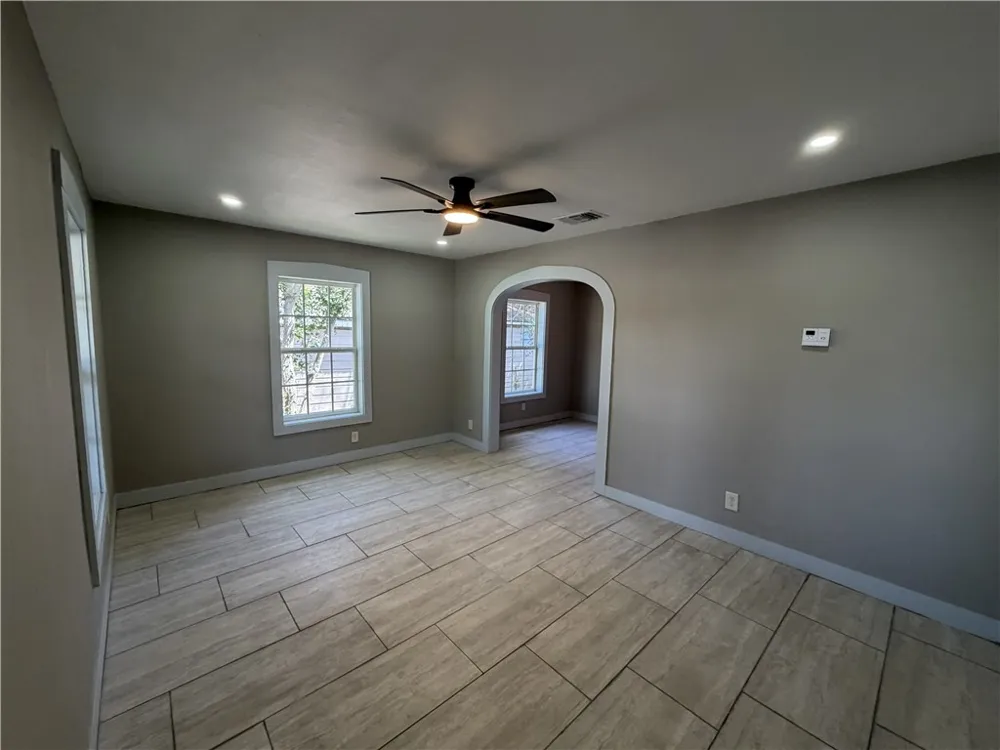 510 Adams Alice, TX 78332