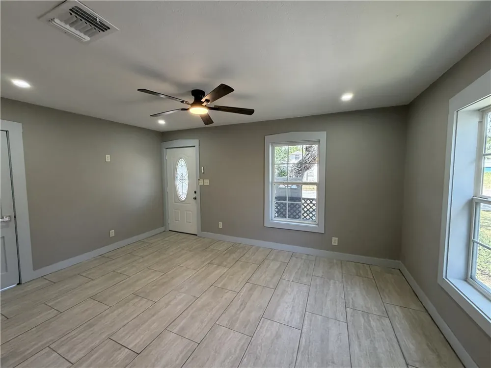 510 Adams Alice, TX 78332