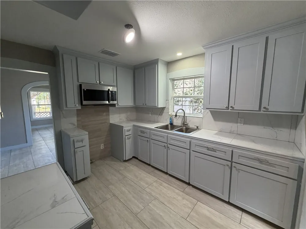 510 Adams Alice, TX 78332