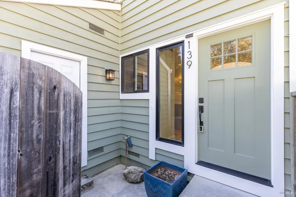 139 Vista View Drive Cloverdale, CA 95425