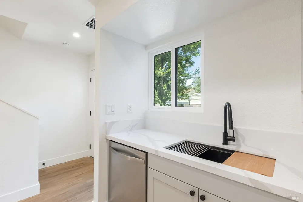 139 Vista View Drive Cloverdale, CA 95425
