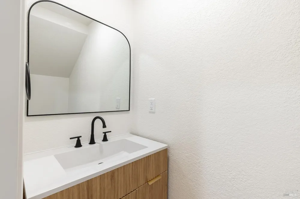 139 Vista View Drive Cloverdale, CA 95425