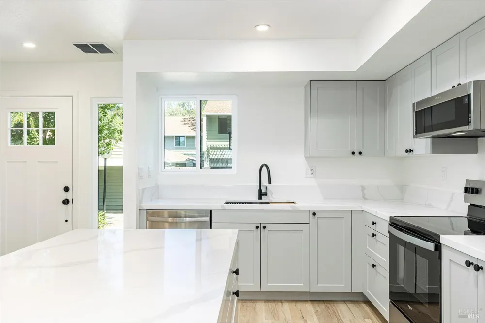 139 Vista View Drive Cloverdale, CA 95425