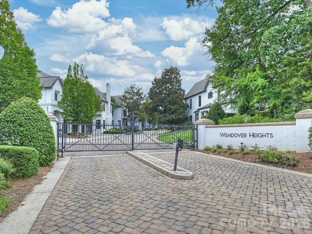 306 Wendover Heights Circle Charlotte, NC 28211