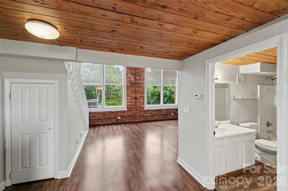 201 S Hoskins Road #316 Charlotte, NC 28208