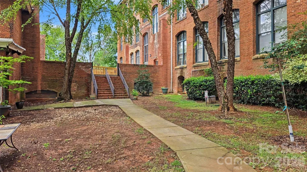 201 S Hoskins Road #316 Charlotte, NC 28208