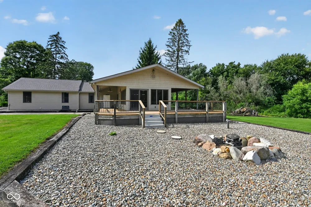 2882 E State Road 2 Rolling Prairie, IN 46371
