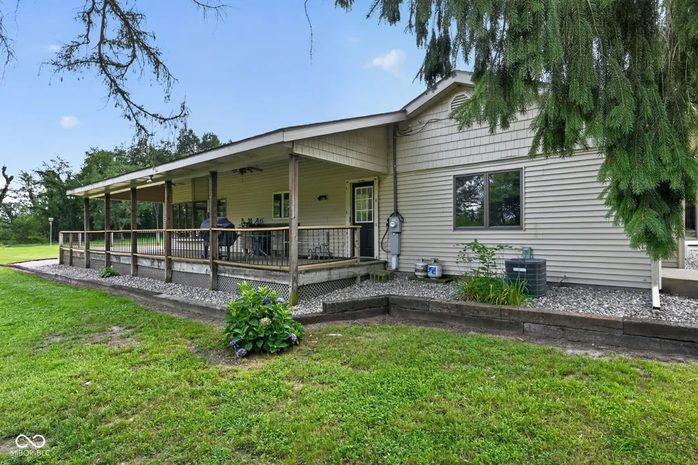2882 E State Road 2 Rolling Prairie, IN 46371