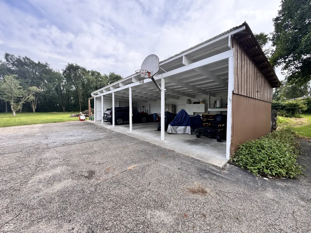 2882 E State Road 2 Rolling Prairie, IN 46371