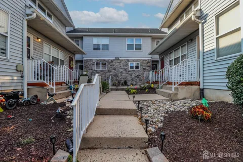 323 Ventnor Court