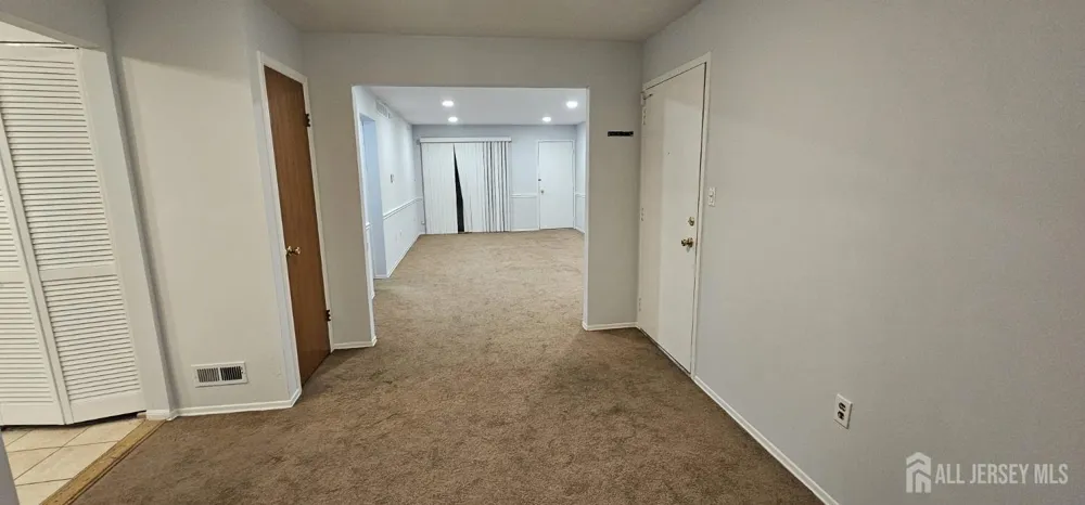 1909 Raspberry Court Edison, NJ 08817