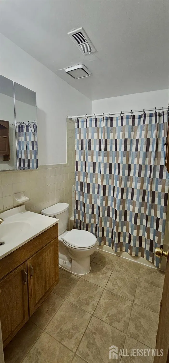 1909 Raspberry Court Edison, NJ 08817