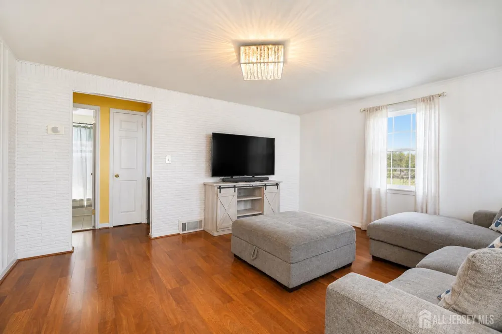 217 Bergen Street Woodbridge Proper, NJ 07095