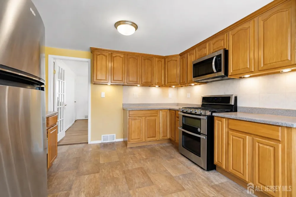 217 Bergen Street Woodbridge Proper, NJ 07095