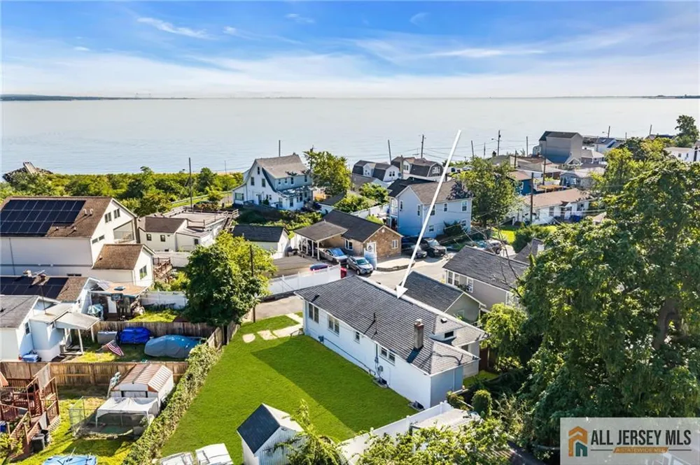 94 Neptune Place South Amboy, NJ 08879