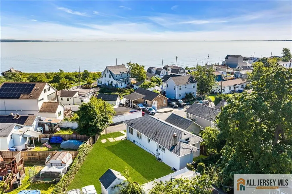 94 Neptune Place South Amboy, NJ 08879
