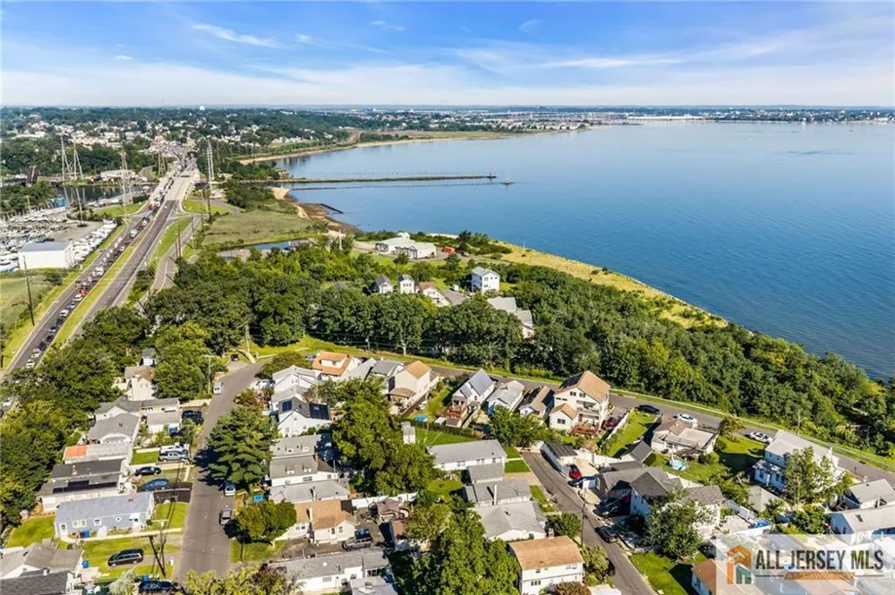 94 Neptune Place South Amboy, NJ 08879