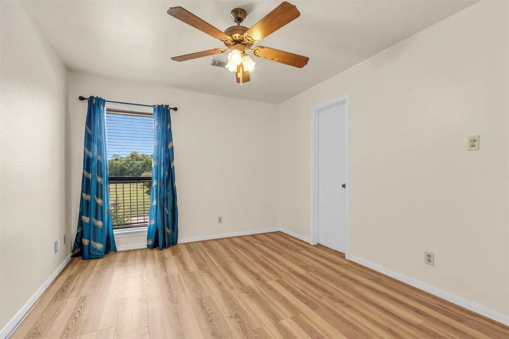 306 Lakeview Terrace Terrace #306D Montgomery, TX 77356