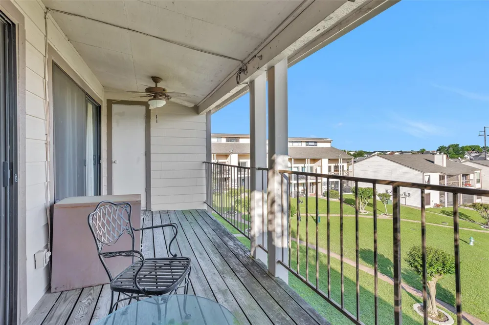 306 Lakeview Terrace Terrace #306D Montgomery, TX 77356