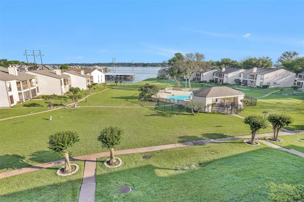 306 Lakeview Terrace Terrace #306D Montgomery, TX 77356