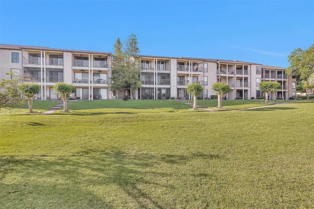 306 Lakeview Terrace Terrace #306D Montgomery, TX 77356