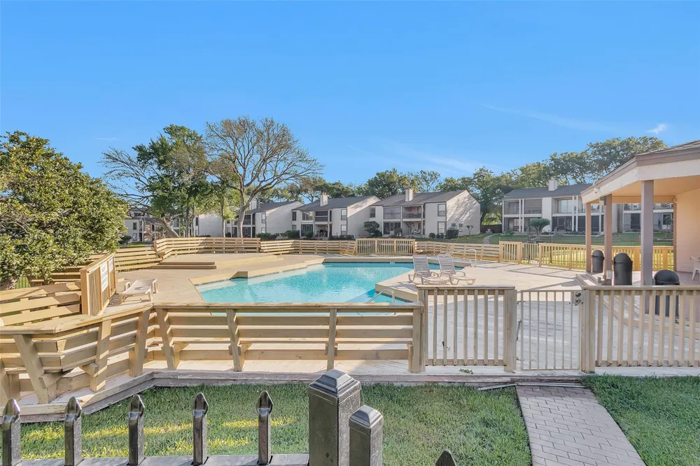 306 Lakeview Terrace Terrace #306D Montgomery, TX 77356