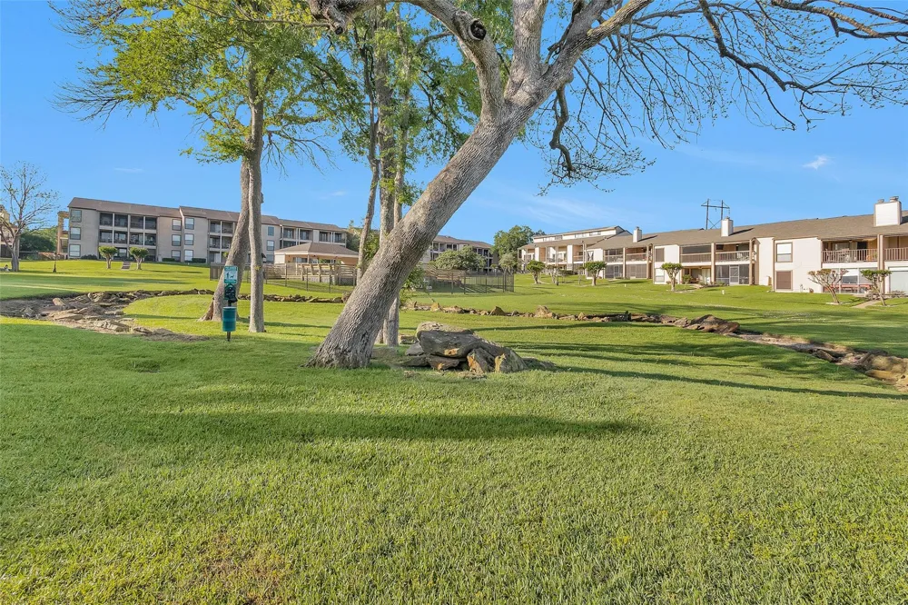 306 Lakeview Terrace Terrace #306D Montgomery, TX 77356