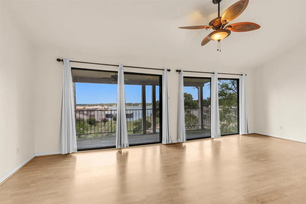 306 Lakeview Terrace Terrace #306D Montgomery, TX 77356