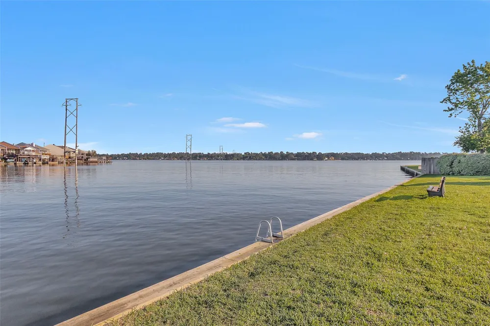 306 Lakeview Terrace Terrace #306D Montgomery, TX 77356