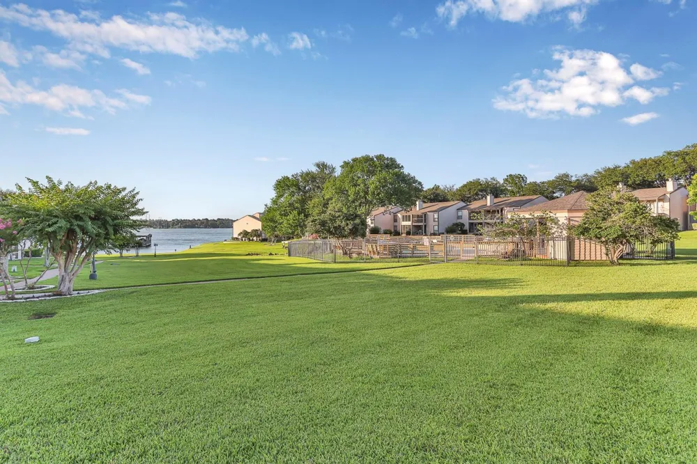 306 Lakeview Terrace Terrace #306D Montgomery, TX 77356