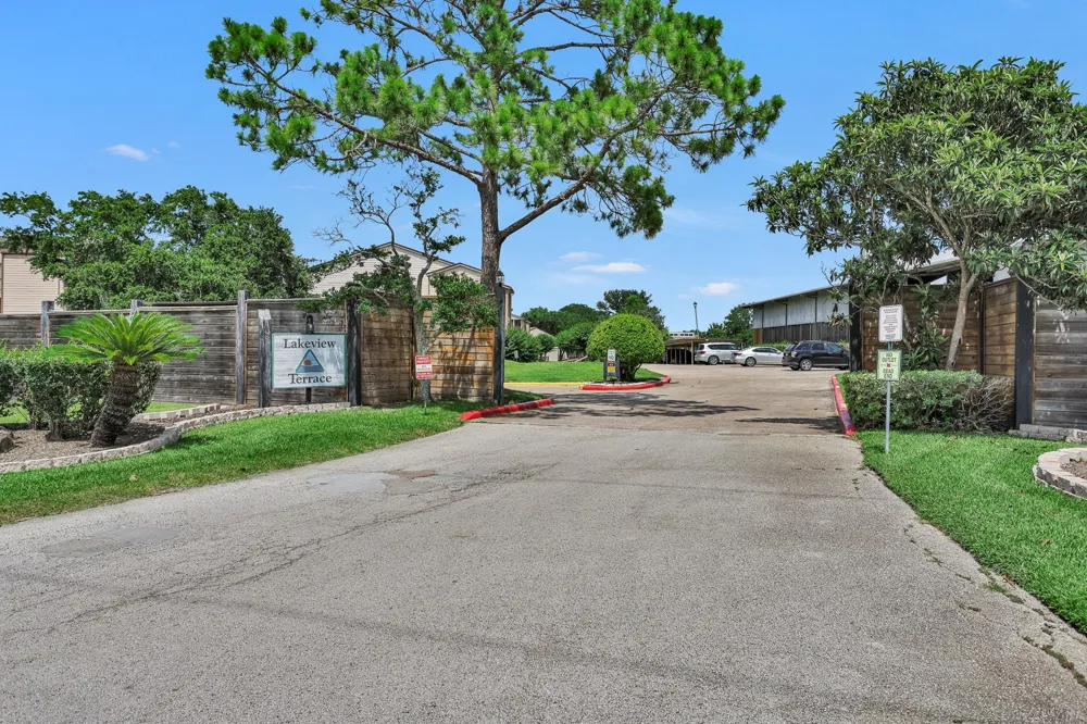 306 Lakeview Terrace Terrace #306D Montgomery, TX 77356