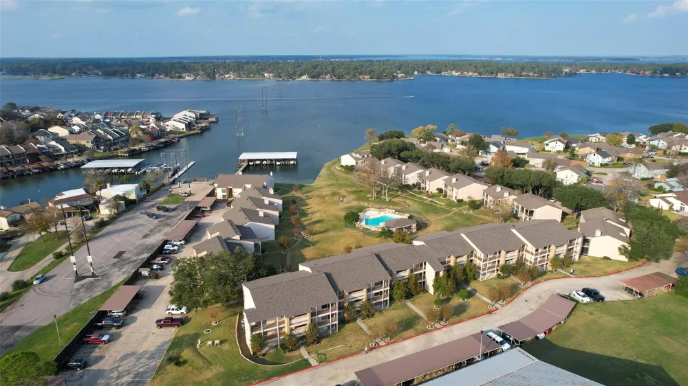 306 Lakeview Terrace Terrace #306D Montgomery, TX 77356