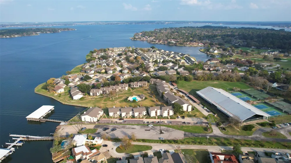 306 Lakeview Terrace Terrace #306D Montgomery, TX 77356