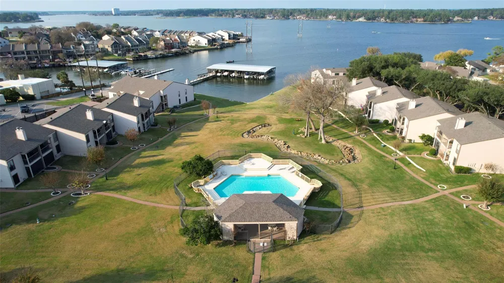 306 Lakeview Terrace Terrace #306D Montgomery, TX 77356