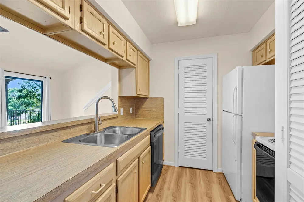 306 Lakeview Terrace Terrace #306D Montgomery, TX 77356