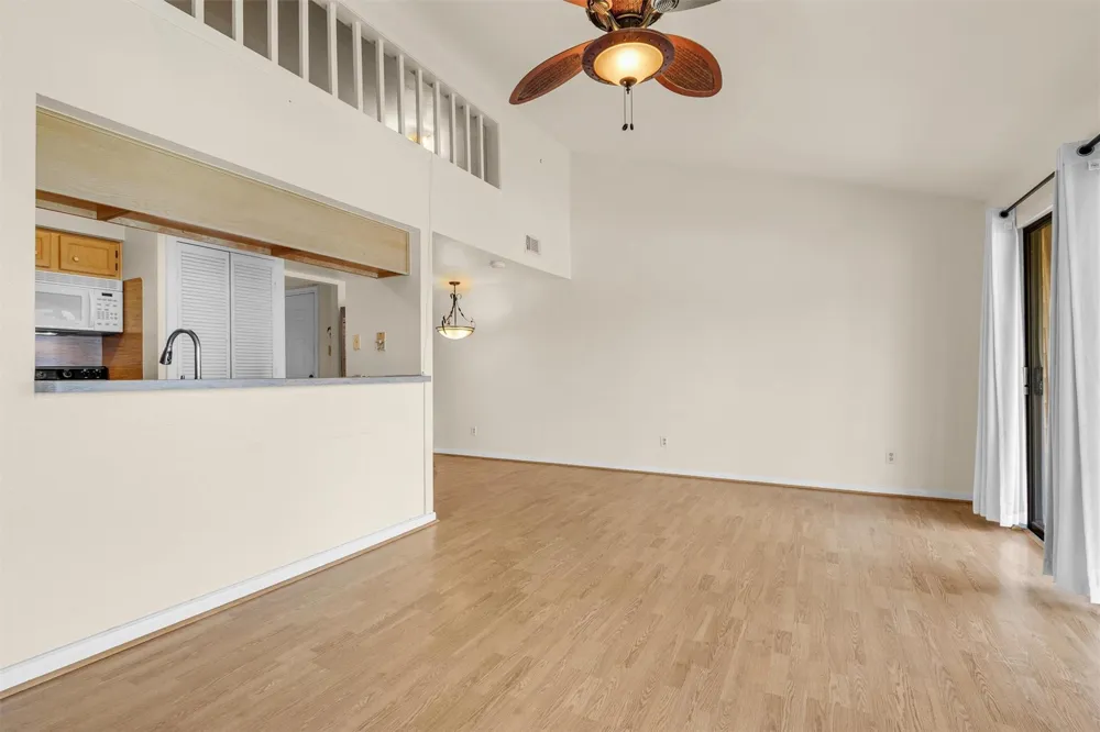 306 Lakeview Terrace Terrace #306D Montgomery, TX 77356