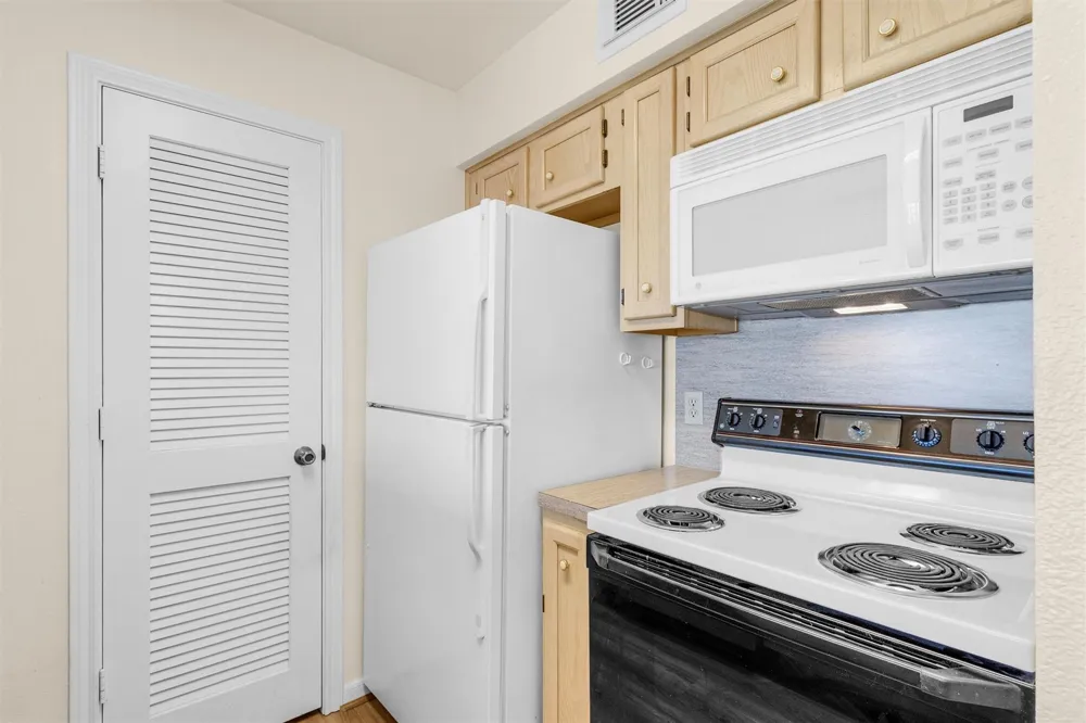 306 Lakeview Terrace Terrace #306D Montgomery, TX 77356