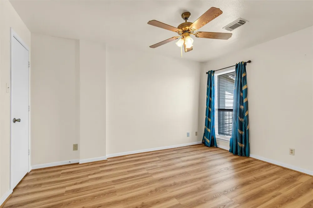 306 Lakeview Terrace Terrace #306D Montgomery, TX 77356