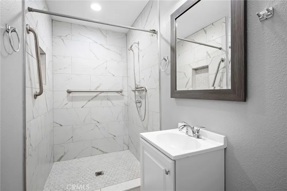 8007 Broadleaf Panorama City, CA 91402