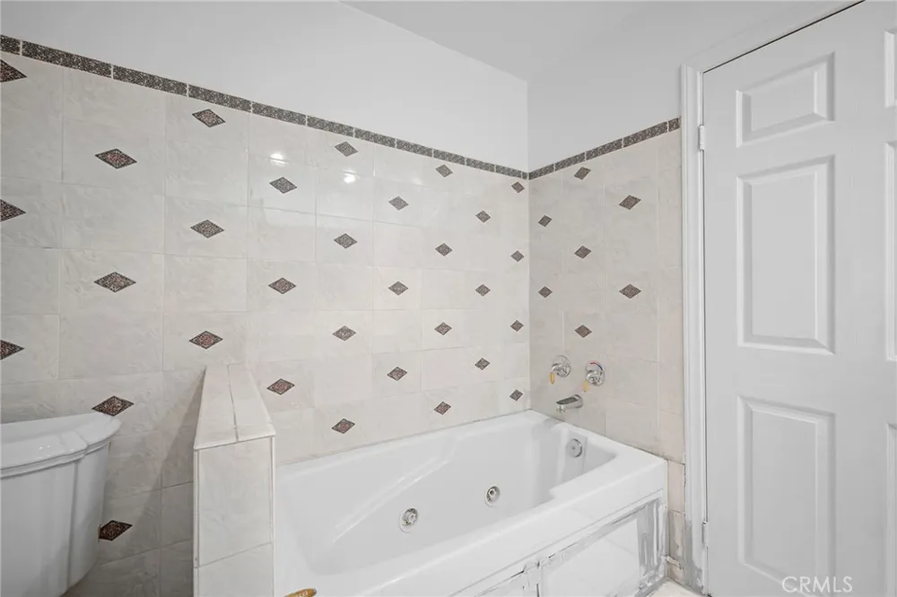 8007 Broadleaf Panorama City, CA 91402
