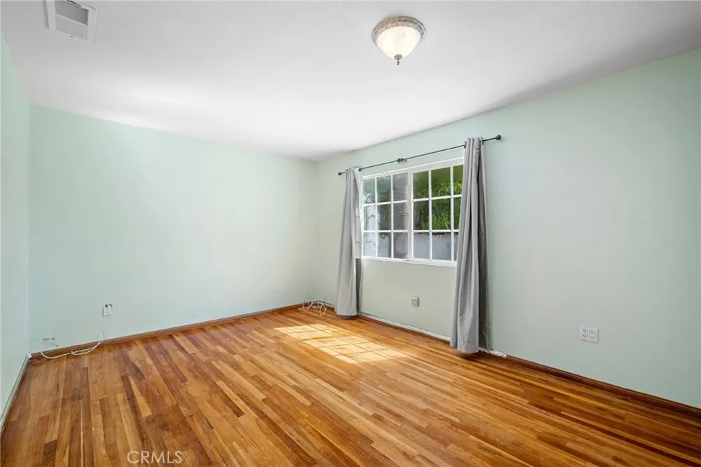 8007 Broadleaf Panorama City, CA 91402