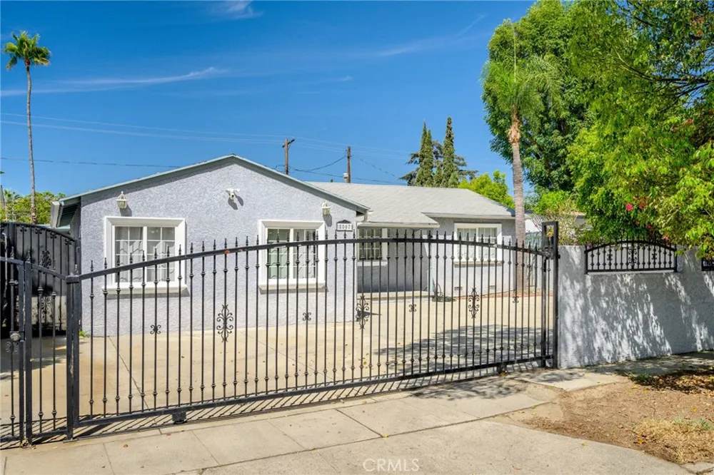 8007 Broadleaf Panorama City, CA 91402