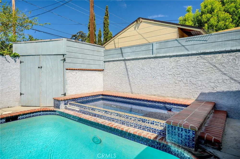 8007 Broadleaf Panorama City, CA 91402