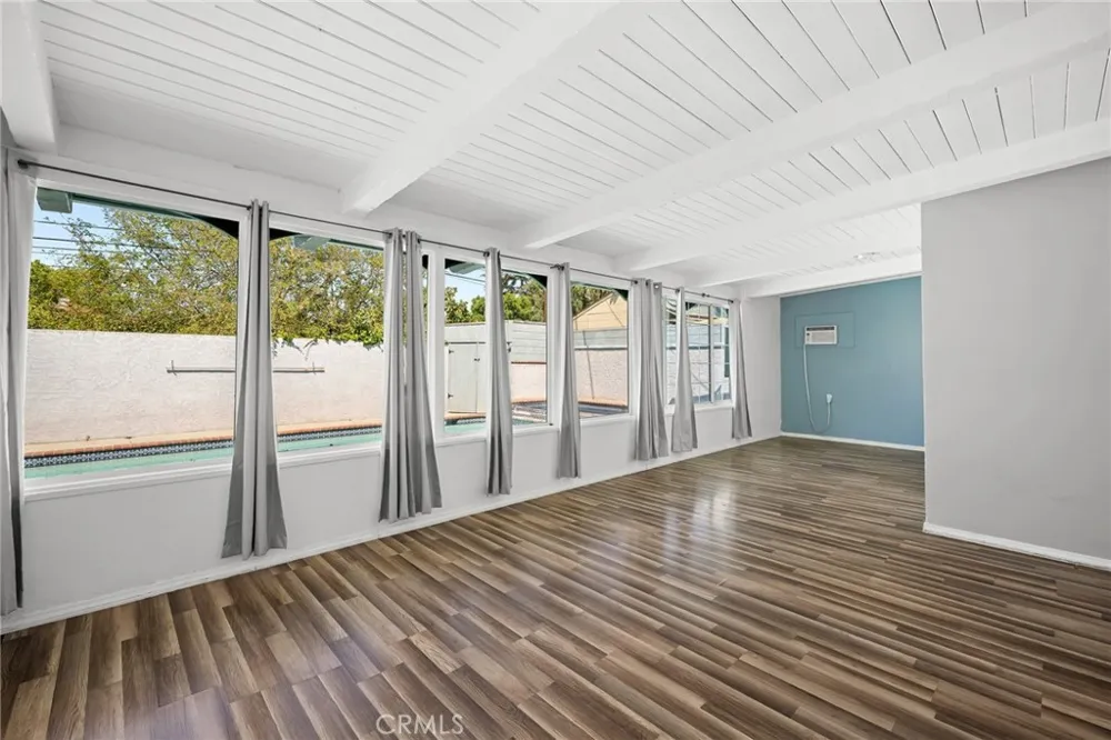 8007 Broadleaf Panorama City, CA 91402