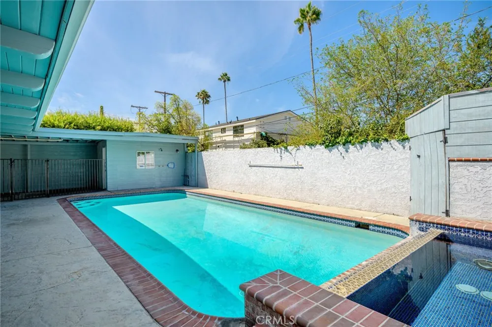 8007 Broadleaf Panorama City, CA 91402