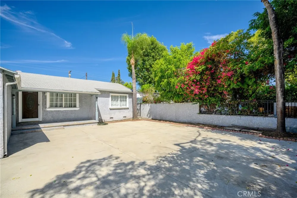 8007 Broadleaf Panorama City, CA 91402
