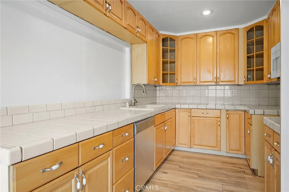 8007 Broadleaf Panorama City, CA 91402