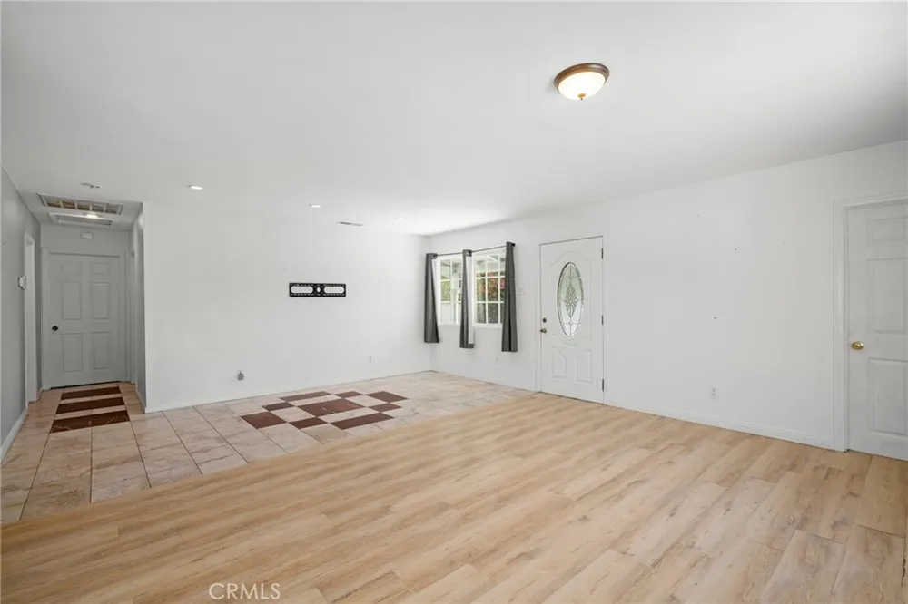 8007 Broadleaf Panorama City, CA 91402