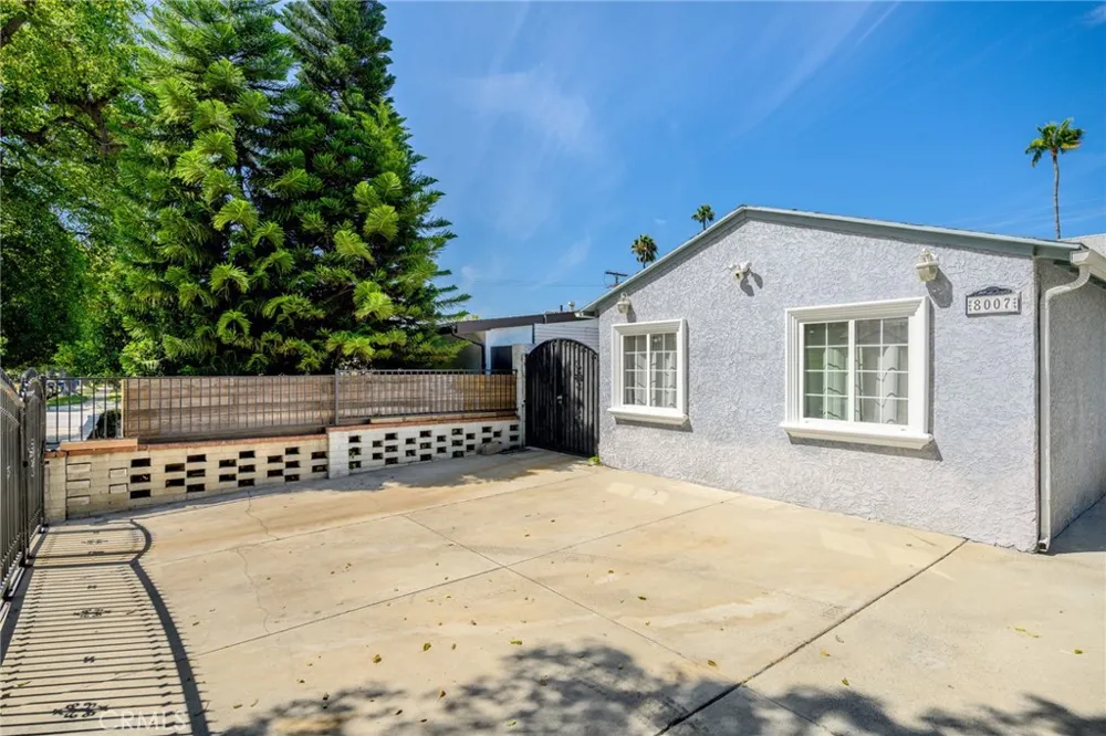 8007 Broadleaf Panorama City, CA 91402